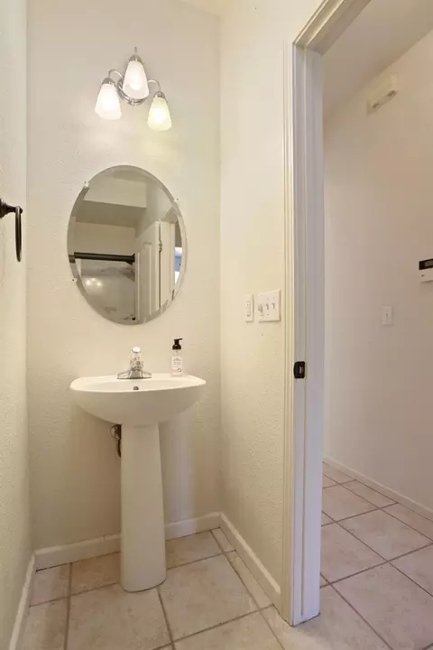 Bath - 1922 Northgate Dr, Manteca, CA 95336 photo 2 of 4