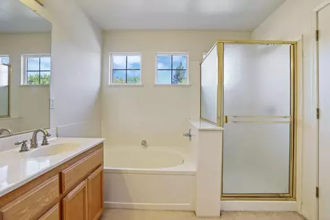 Bath - 1922 Northgate Dr, Manteca, CA 95336 photo 4 of 4
