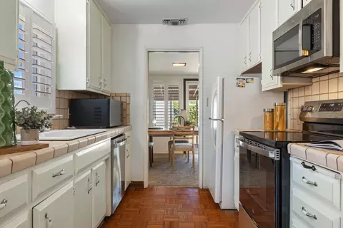 Kitchen - 335 E Robinhood Dr, Stockton, CA 95207 photo 1 of 4