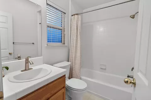 Bath - 1338 Christopher Dr, Merced, CA 95340 photo 3 of 3