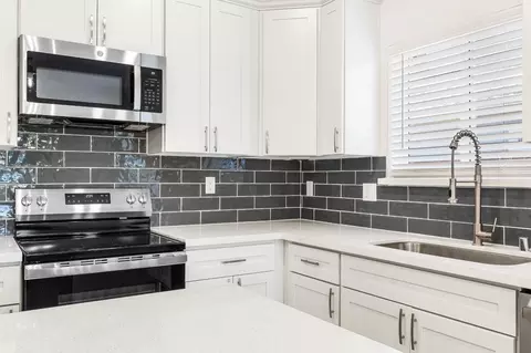 Kitchen - 4426 Sundari Ave, Olivehurst, CA 95961 photo 3 of 5