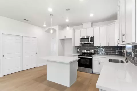 Kitchen - 4426 Sundari Ave, Olivehurst, CA 95961 photo 4 of 5