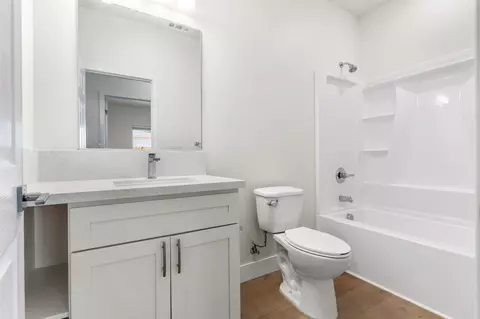 Bath - 4426 Sundari Ave, Olivehurst, CA 95961 photo 2 of 3