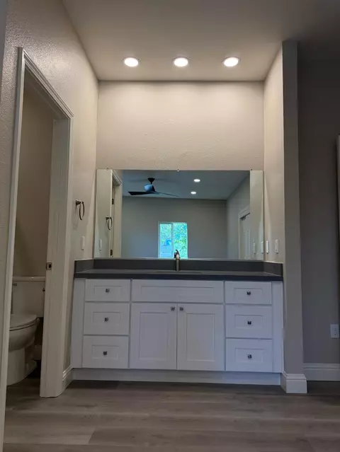 Bath - 715 Cambridge Ct, Tracy, CA 95377 photo 2 of 6