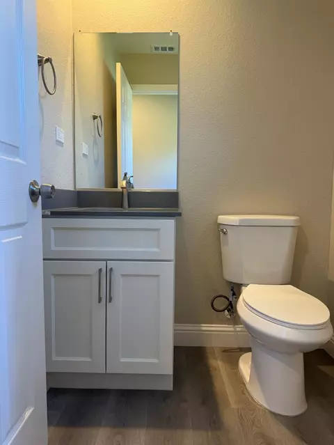 Bath - 715 Cambridge Ct, Tracy, CA 95377 photo 1 of 6