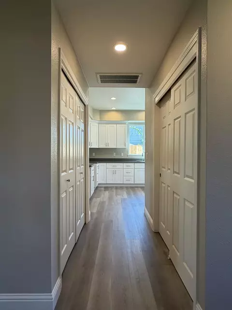 Entry Way - 715 Cambridge Ct, Tracy, CA 95377 photo 1 of 2