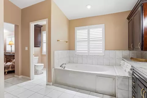 Bath - 935 Shortland Cir, Manteca, CA 95337 photo 3 of 6