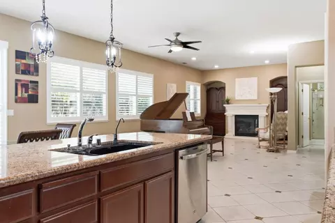Entry Way - 935 Shortland Cir, Manteca, CA 95337 photo 8 of 13
