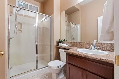 Bath - 935 Shortland Cir, Manteca, CA 95337 photo 1 of 6