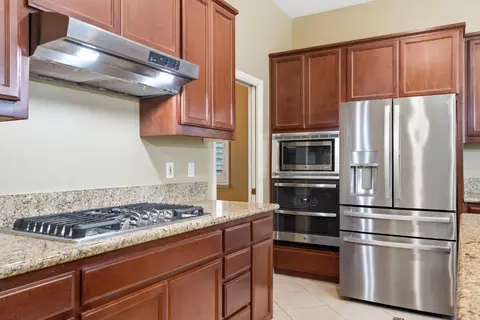 Kitchen - 935 Shortland Cir, Manteca, CA 95337 photo 3 of 4