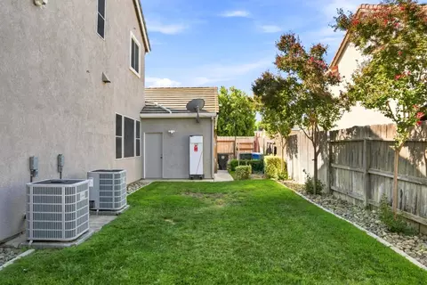 Exterior - 935 Shortland Cir, Manteca, CA 95337 photo 5 of 13