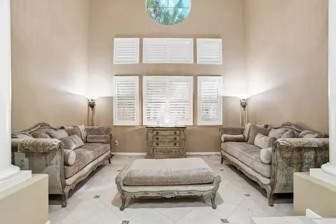 Living - 935 Shortland Cir, Manteca, CA 95337 photo 1 of 3