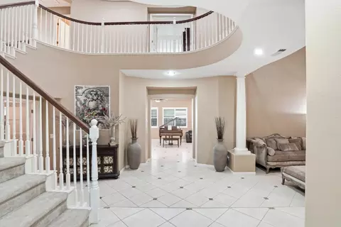 Entry Way - 935 Shortland Cir, Manteca, CA 95337 photo 4 of 13