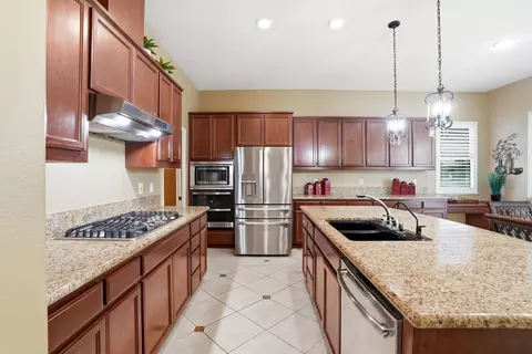 Kitchen - 935 Shortland Cir, Manteca, CA 95337 photo 2 of 4