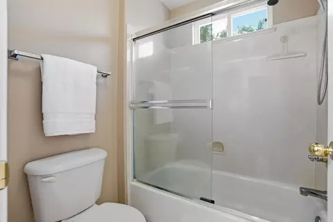 Bath - 935 Shortland Cir, Manteca, CA 95337 photo 5 of 6