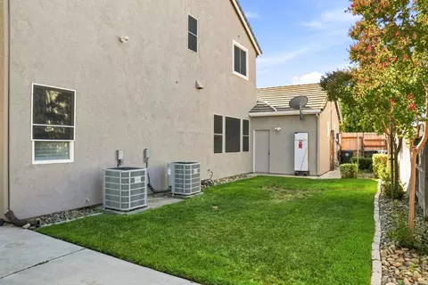 Exterior - 935 Shortland Cir, Manteca, CA 95337 photo 6 of 13