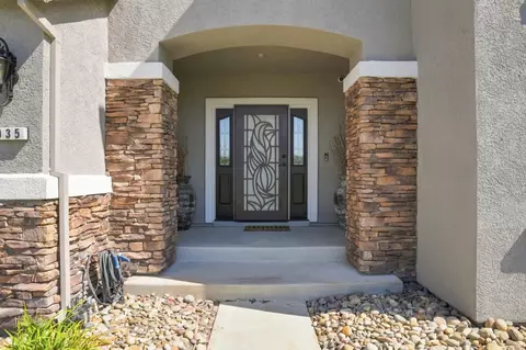 Entry Way - 935 Shortland Cir, Manteca, CA 95337 photo 2 of 13
