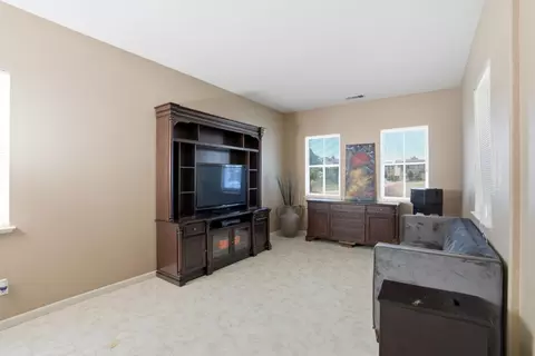 Living - 935 Shortland Cir, Manteca, CA 95337 photo 2 of 3