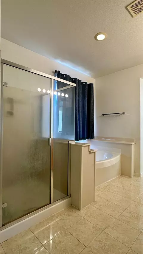 Bath - 15799 Grayson Rd, Lathrop, CA 95330 photo 4 of 6
