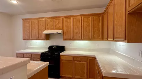Kitchen - 15799 Grayson Rd, Lathrop, CA 95330 photo 4 of 5