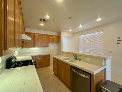 Kitchen - 15799 Grayson Rd, Lathrop, CA 95330 photo 2 of 5