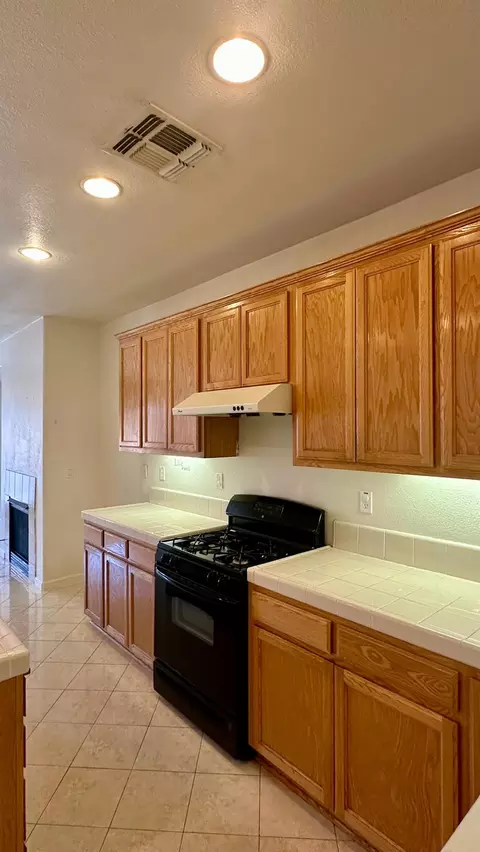Kitchen - 15799 Grayson Rd, Lathrop, CA 95330 photo 5 of 5
