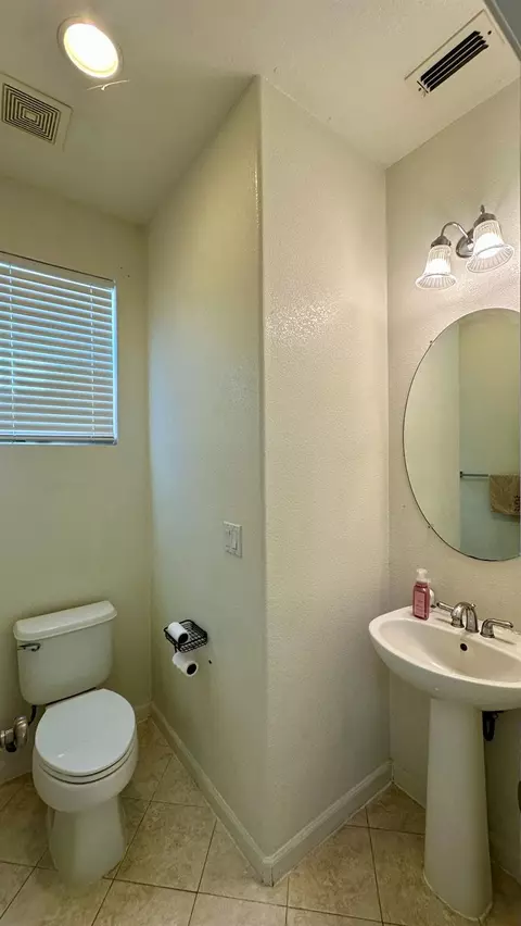 Bath - 15799 Grayson Rd, Lathrop, CA 95330 photo 1 of 6