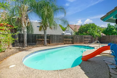Exterior - 2501 Merle Ave, Modesto, CA 95355 photo 6 of 7
