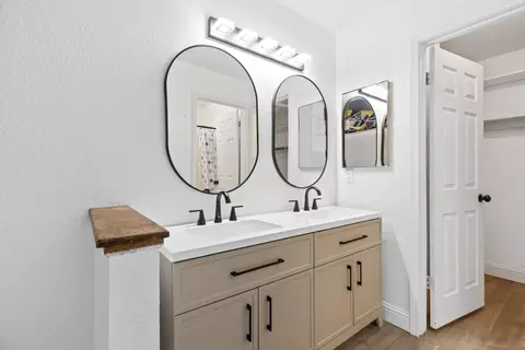 Bath - 2501 Merle Ave, Modesto, CA 95355 photo 5 of 8