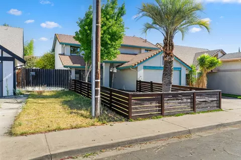 Exterior - 2501 Merle Ave, Modesto, CA 95355 photo 4 of 7
