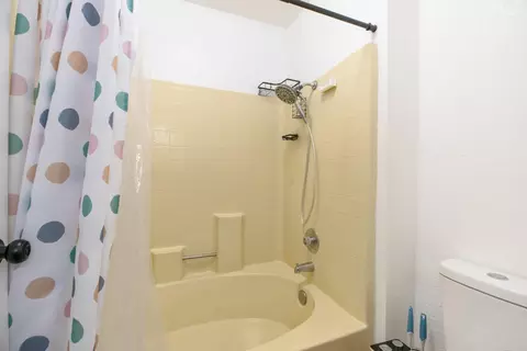 Bath - 2501 Merle Ave, Modesto, CA 95355 photo 7 of 8
