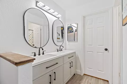 Bath - 2501 Merle Ave, Modesto, CA 95355 photo 3 of 8