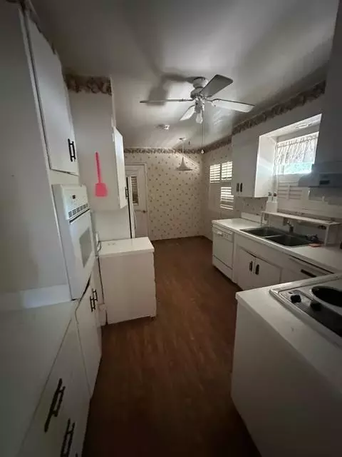 Kitchen - 1445 Cedar, Gridley, CA 95948 photo 1 of 2