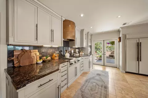 Kitchen - 300 El Rio Ave, Modesto, CA 95354 photo 2 of 3