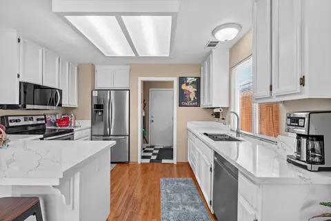 Kitchen - 585 Morgan Ct, Merced, CA 95341 photo 1 of 7