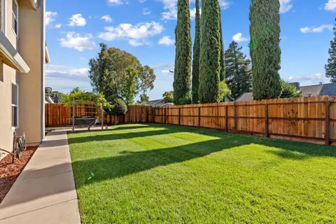 Exterior - 585 Morgan Ct, Merced, CA 95341 photo 9 of 10