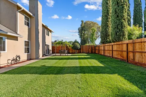Exterior - 585 Morgan Ct, Merced, CA 95341 photo 8 of 10