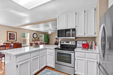 Kitchen - 585 Morgan Ct, Merced, CA 95341 photo 5 of 7