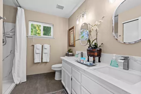 Bath - 585 Morgan Ct, Merced, CA 95341 photo 2 of 4