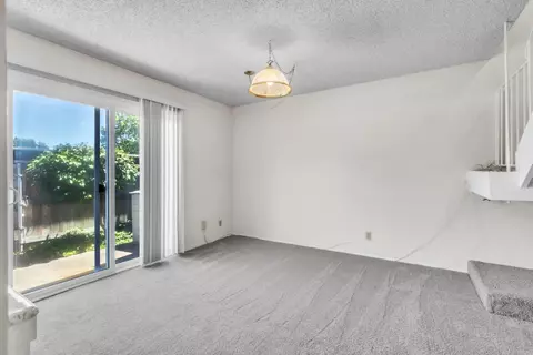 Living - 4030 Knoll Top Ct, Carmichael, CA 95608 photo 2 of 3