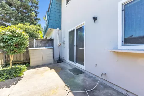 Exterior - 4030 Knoll Top Ct, Carmichael, CA 95608 photo 6 of 8