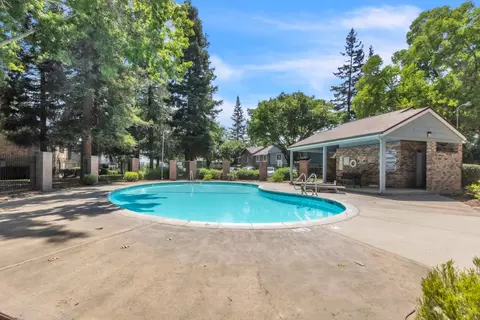 Exterior - 4030 Knoll Top Ct, Carmichael, CA 95608 photo 3 of 8
