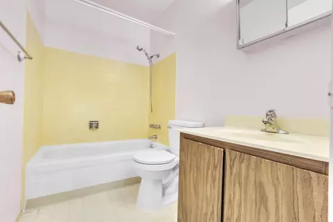 Bath - 4030 Knoll Top Ct, Carmichael, CA 95608 photo 2 of 2