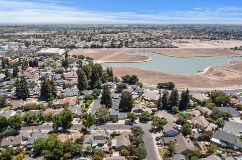 View/Area - 1900 Lakeshore Dr, Modesto, CA 95355 photo 3 of 9