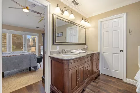 Bath - 1900 Lakeshore Dr, Modesto, CA 95355 photo 3 of 6