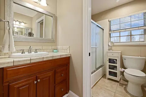 Bath - 1900 Lakeshore Dr, Modesto, CA 95355 photo 6 of 6