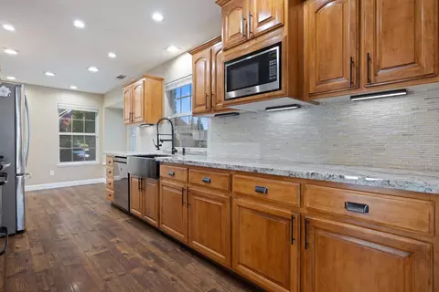 Kitchen - 1900 Lakeshore Dr, Modesto, CA 95355 photo 2 of 4