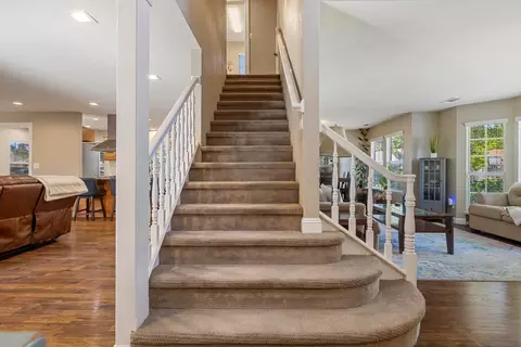 Entry Way - 1900 Lakeshore Dr, Modesto, CA 95355 photo 9 of 14