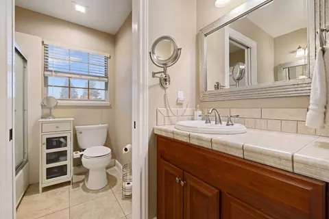 Bath - 1900 Lakeshore Dr, Modesto, CA 95355 photo 5 of 6
