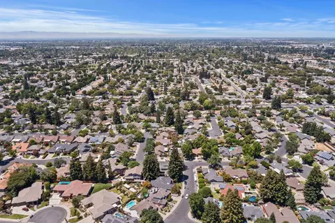 View/Area - 1900 Lakeshore Dr, Modesto, CA 95355 photo 8 of 9